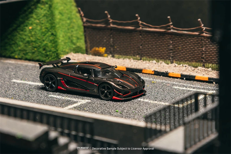 

(Предзаказ) Tarmac Works 1:64 Agera RS, черное углеродное волокно/красные акценты, литая под давлением модель коллекционной машины
