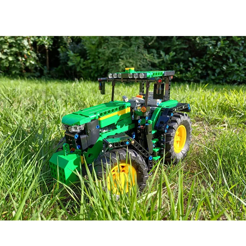 

MOC-57322 Classic Urban Farm Tractor Building Block Model, 1008 Parts, Boys' and Children's Birthday and Christmas Toy Gift