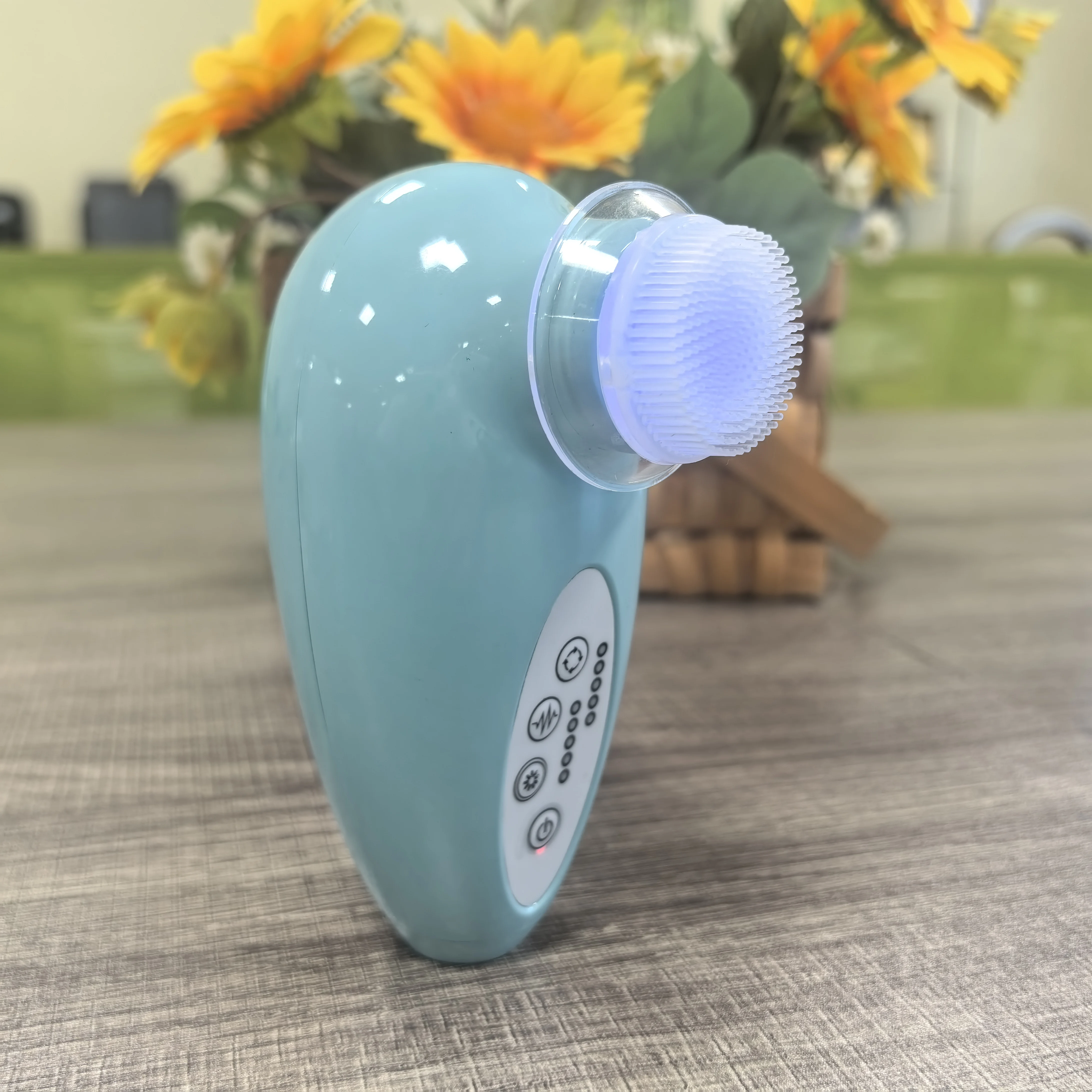 Draagbaar 4-in-1 gezichtshuidliftapparaat Gezichtssiliconenborstelreiniger Elektrische gezichtsreinigingsborstel voor diepe reiniging