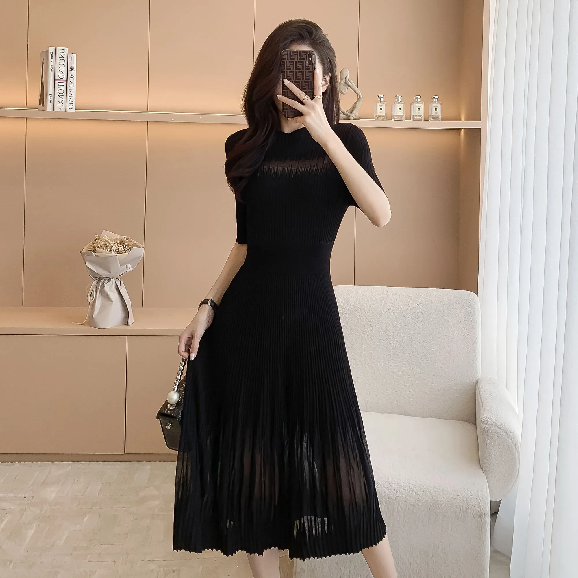 

French High Quality Black Knitted Dress Women Elegant Summer New Fashion Slim Midi Round Neck short-sleeved Daily Commuter Dress