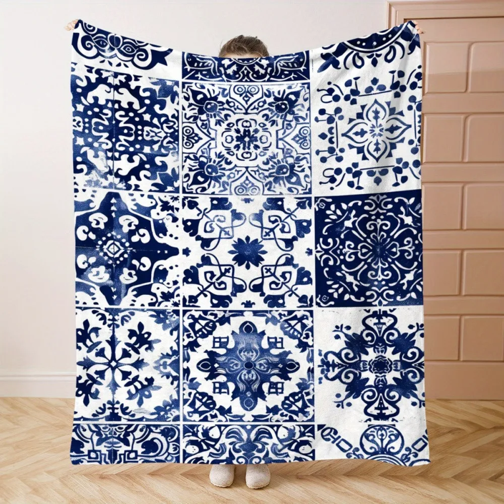 

Белое фланелевое одеяло с синим цветочным принтом — двустороннее мягкое одеяло