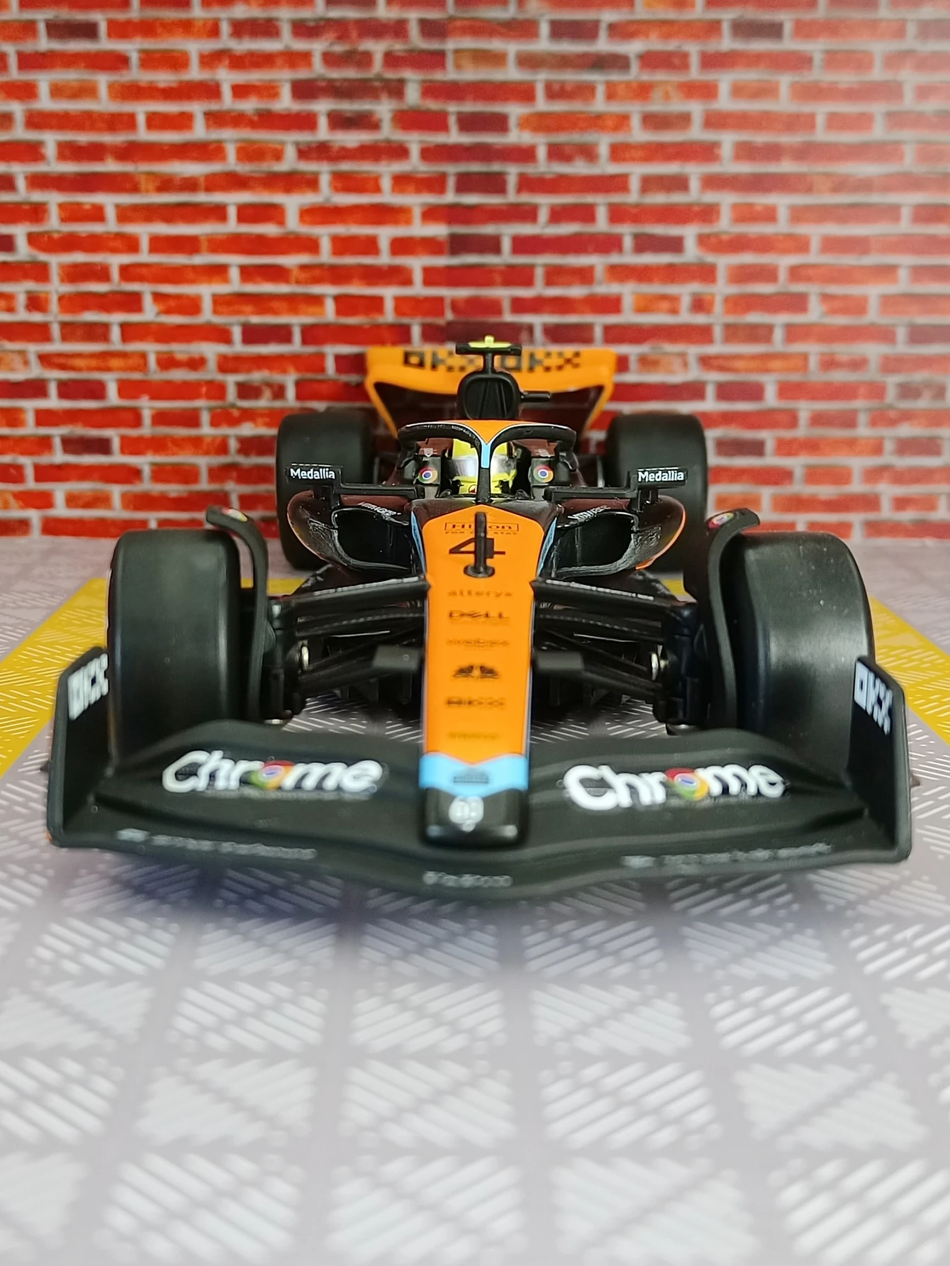 CCA 1:24 Mclaren MCL60 modelo de liga de carro de rally No.4 No.81 coleção de ornamentos de carro de motorista para namorado