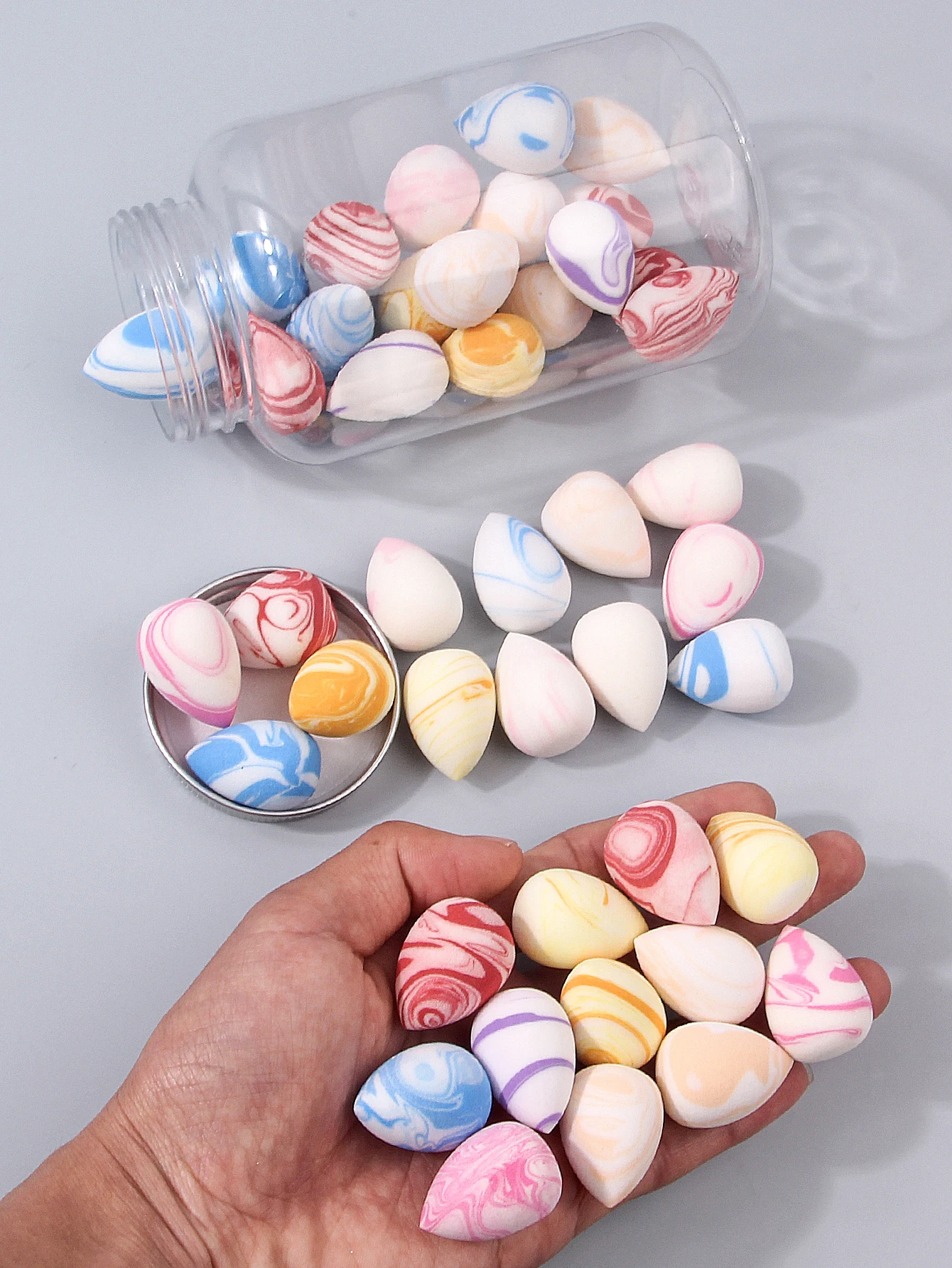 Marmerpatroon 40-delige mini-make-upsponsset, veelkleurige make-upmengspons voor vloeistof/crème/poeder, nat en droog, met opslagpot