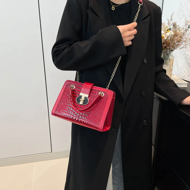 

New Fashion Commuter Women's Bag Chain Bar Small Square Bag Versatile Multi Functional Shoulder Bag Casual Crossbody Bag