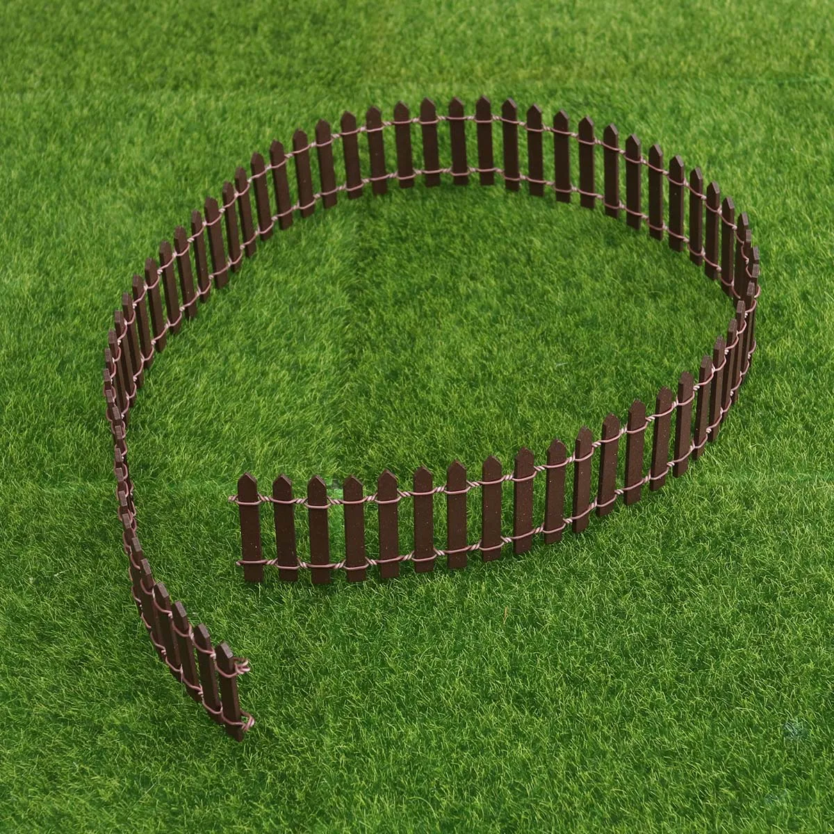 Miniaturowy płotek drewniany DIY mikro krajobraz do bajkowego ogrodu bonsai terrarium roślin doniczkowych zestaw do dekoracji rzemieślniczy realistyczny mini domek