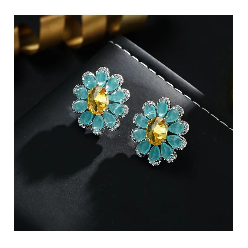 

Heavy-duty Light Luxury Fully Inlaid Zircon Fresh Floral Stud Earrings, Niche High-end Ultra-shiny Forest Daisy Studs