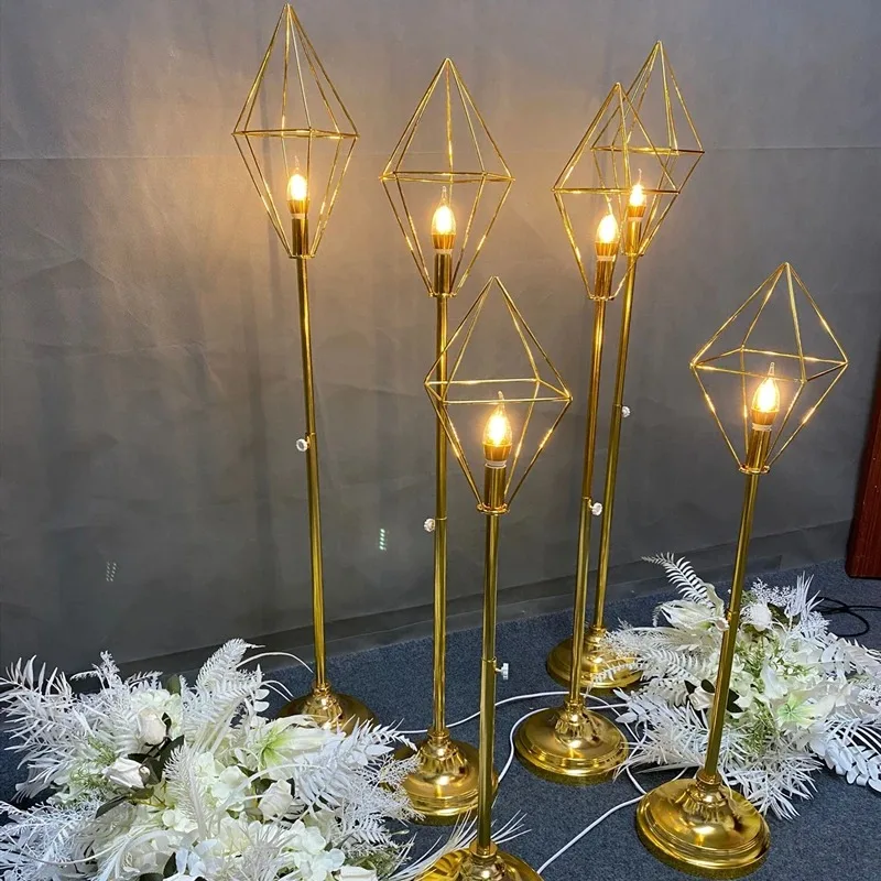 

Wedding props: wrought iron geometry, golden diamonds, road guides, wedding catwalks, stage decorations, luminous ornaments,