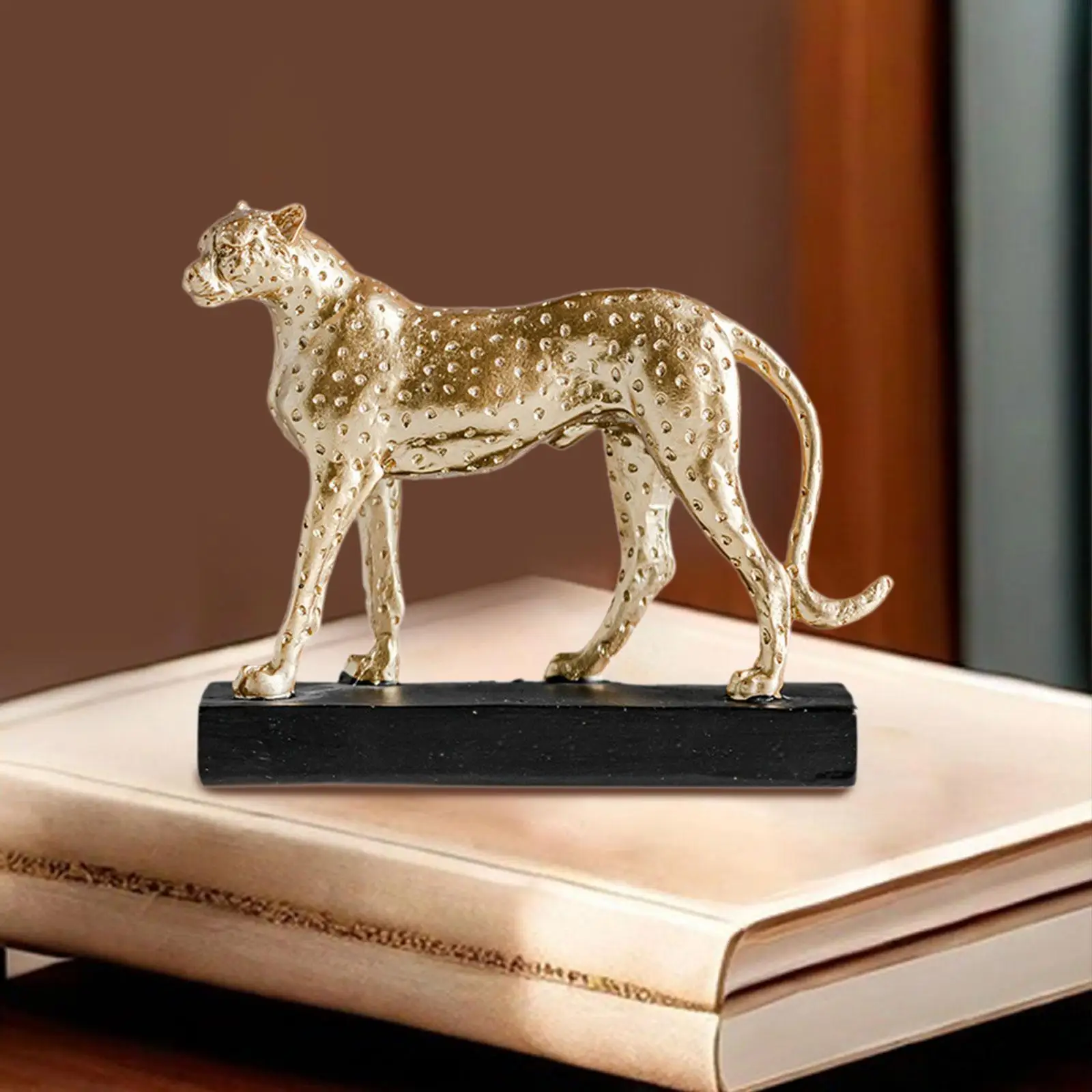 Cheetah Figurine Resin Retro Designed Cheetah Statue for Cafe Desk Home