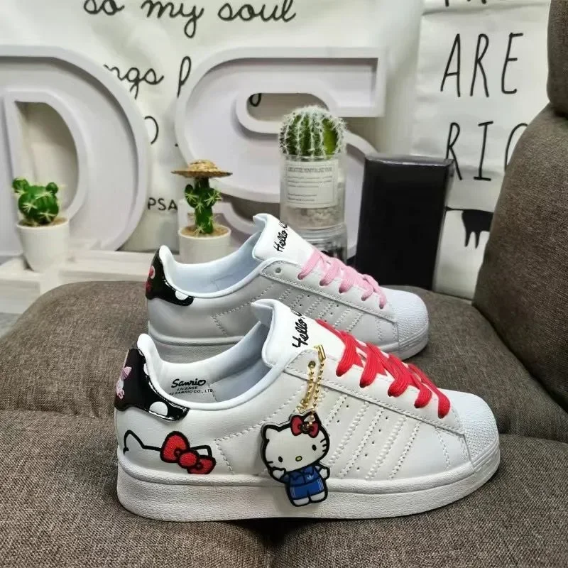 Sanrio-Zapatillas deportivas de dibujos animados Kawaii para estudiantes, zapatos blancos informales versátiles personalizados, cómodos, regalo de otoño e invierno