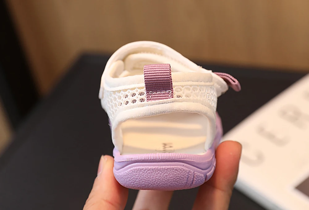 صنادل شبكية صيفية عصرية للفتيات مريحة ومضادة للانزلاق صنادل منعشة للرضع قابلة للتنفس أحذية أطفال صغار أحذية صيفية