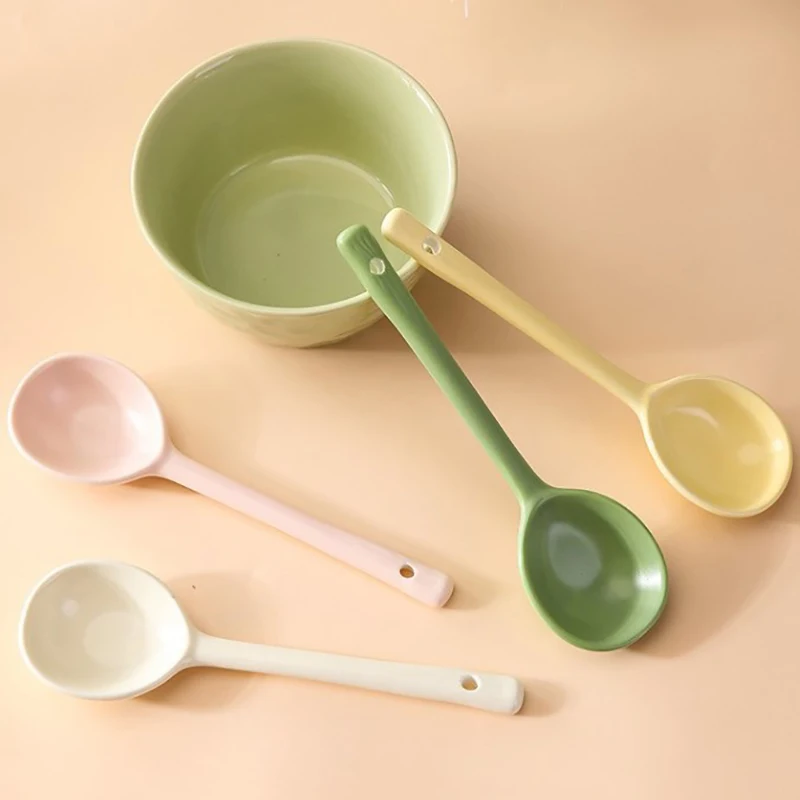 Lingua in porcellana Colore Cucchiaino in ceramica ad alto livello di aspetto Set di cucchiai da zuppa per uso domestico Manico lungo Cucchiaio da mangiare Mestolo leggero