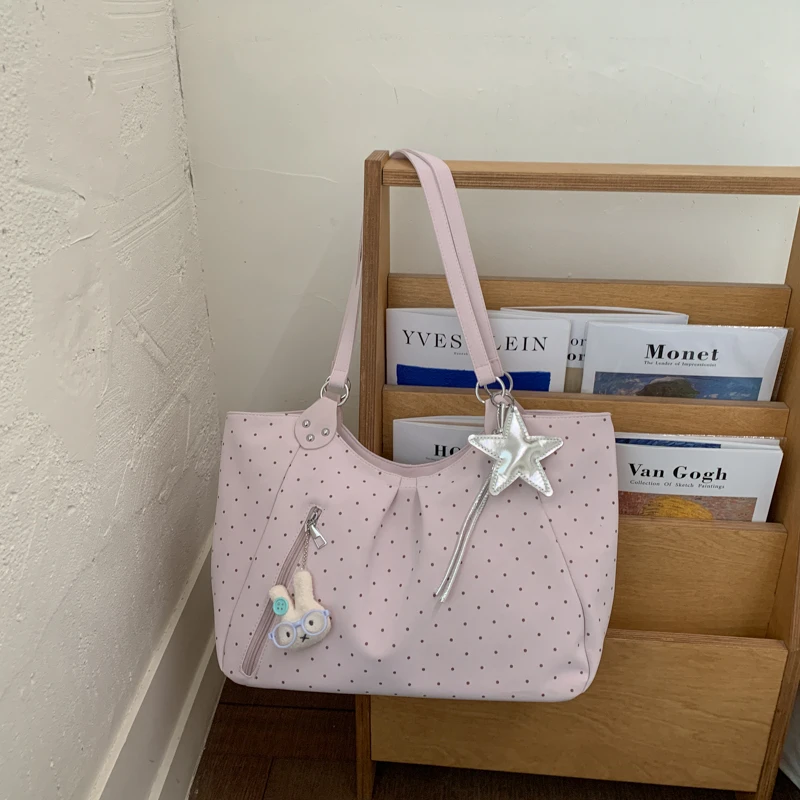Sac à bandoulière tendance pour femme, motif pois, avec pendentif mignon, sac à main en cuir PU grande capacité, idéal pour les trajets quotidiens