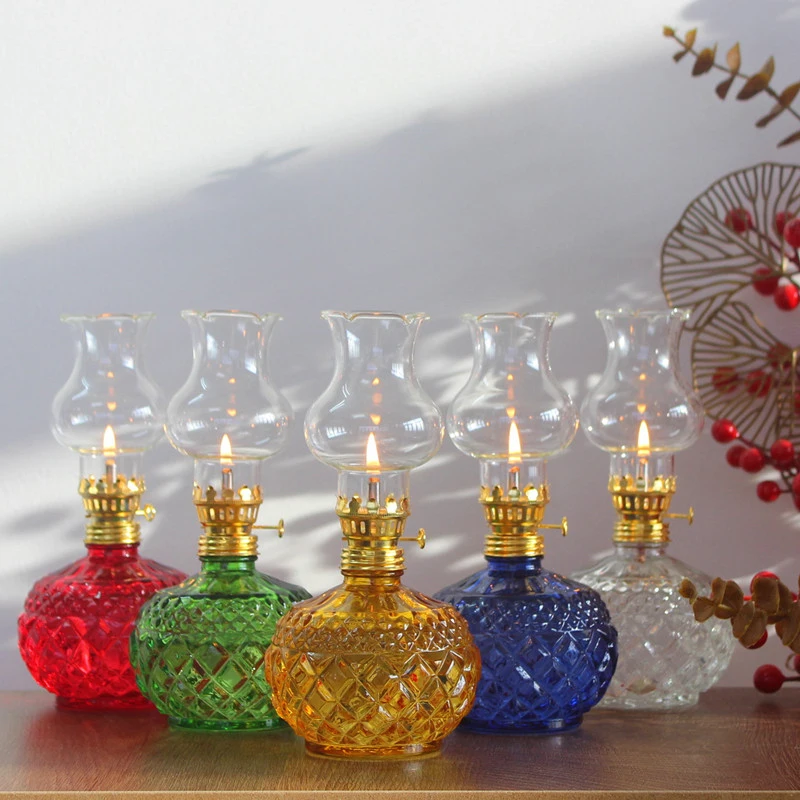 Oil Lamp, Vintage Glass Kerosene Lamp Indoor Decorative Hurricane Lamp Oil Lantern for Tabletop Decor and Emergency Lighting