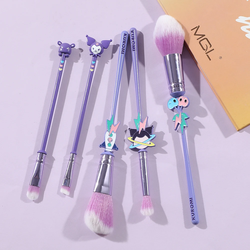 Sanrio Kuromi 5-Piece makyaj fırçası set-süper yumuşak, kızlar için deri kılıf ile sevimli karikatür tasarım-mükemmel hediye fikri