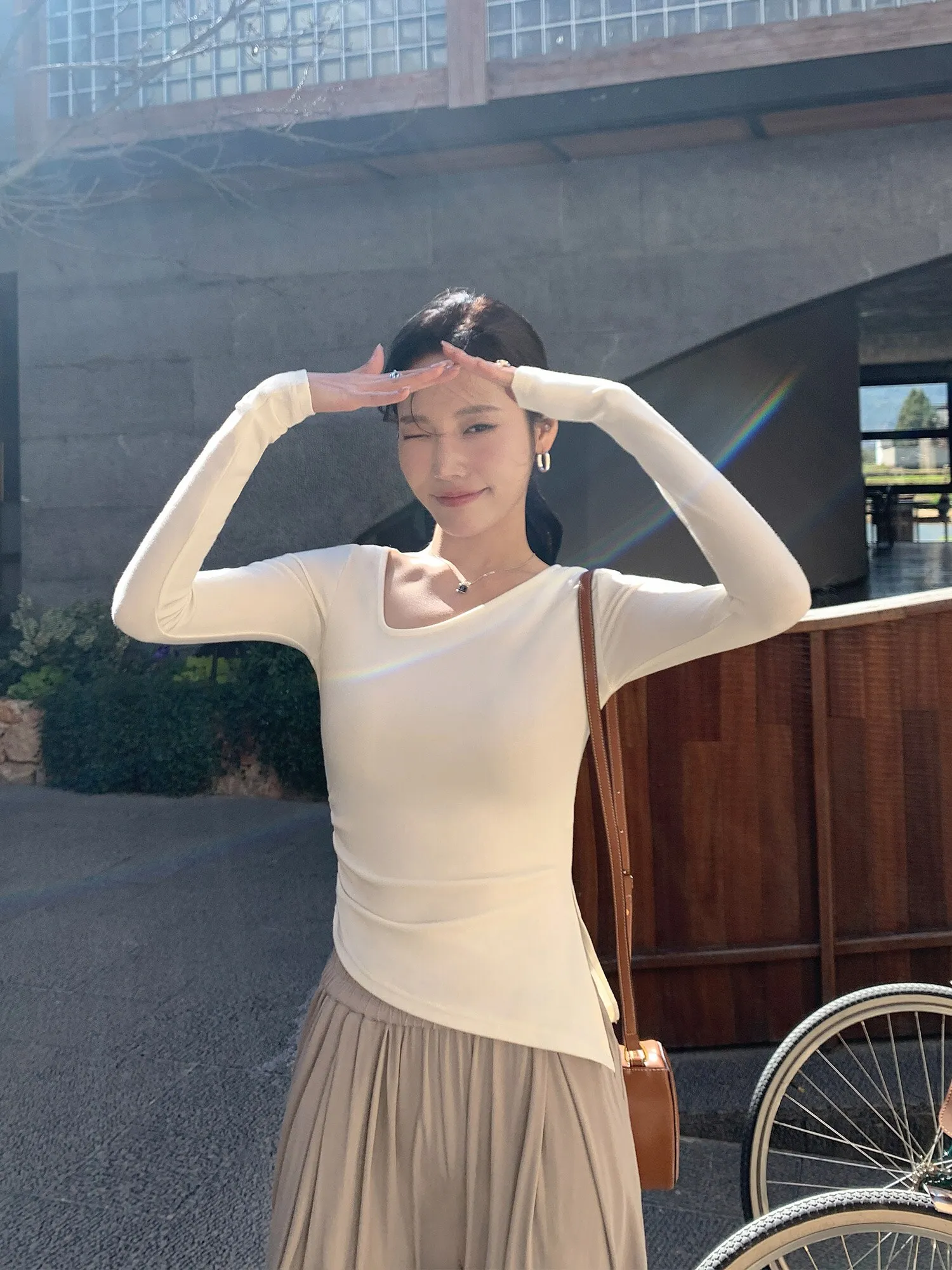 

Mulvan V-Ne Knitted Slim Fit Long Sve T-irt Women's Waist-Cinching Folded Design Outerwear Casual Faion Spring 2024