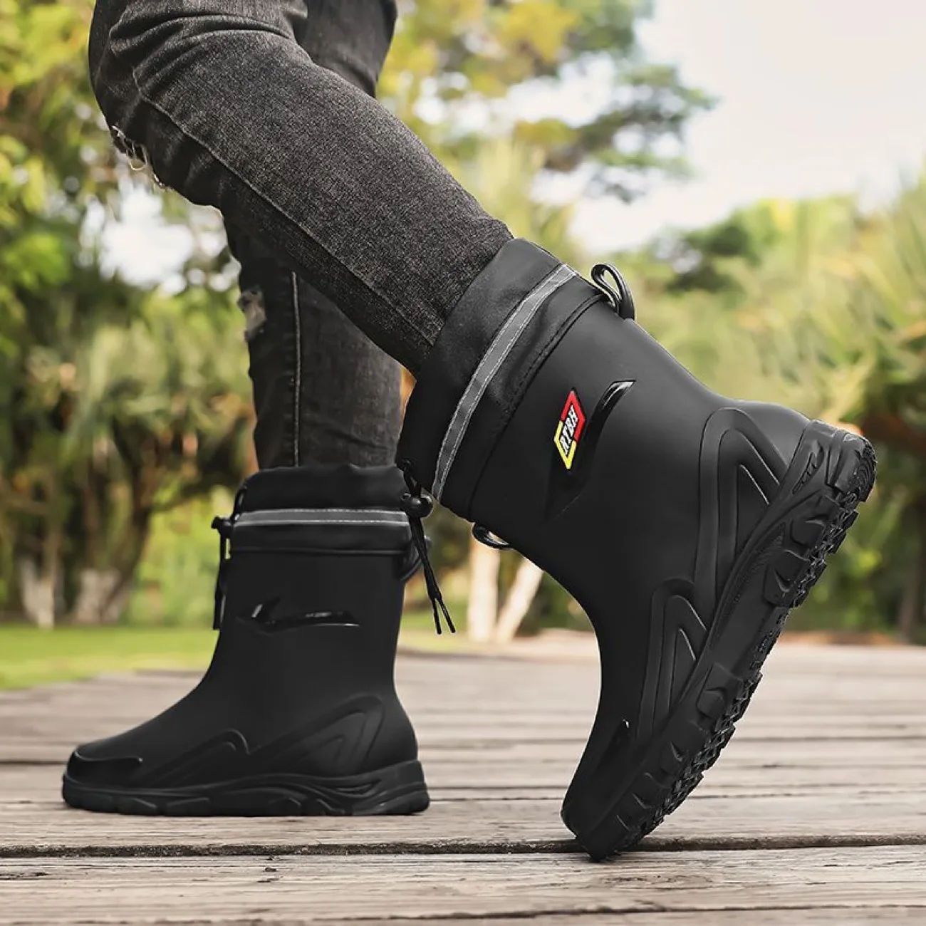 Men's Waterproof Shoes with Cold and Warm Resistance in Autumn and Winter, with Thick Velvet Lining for Waterproofing and Anti-S