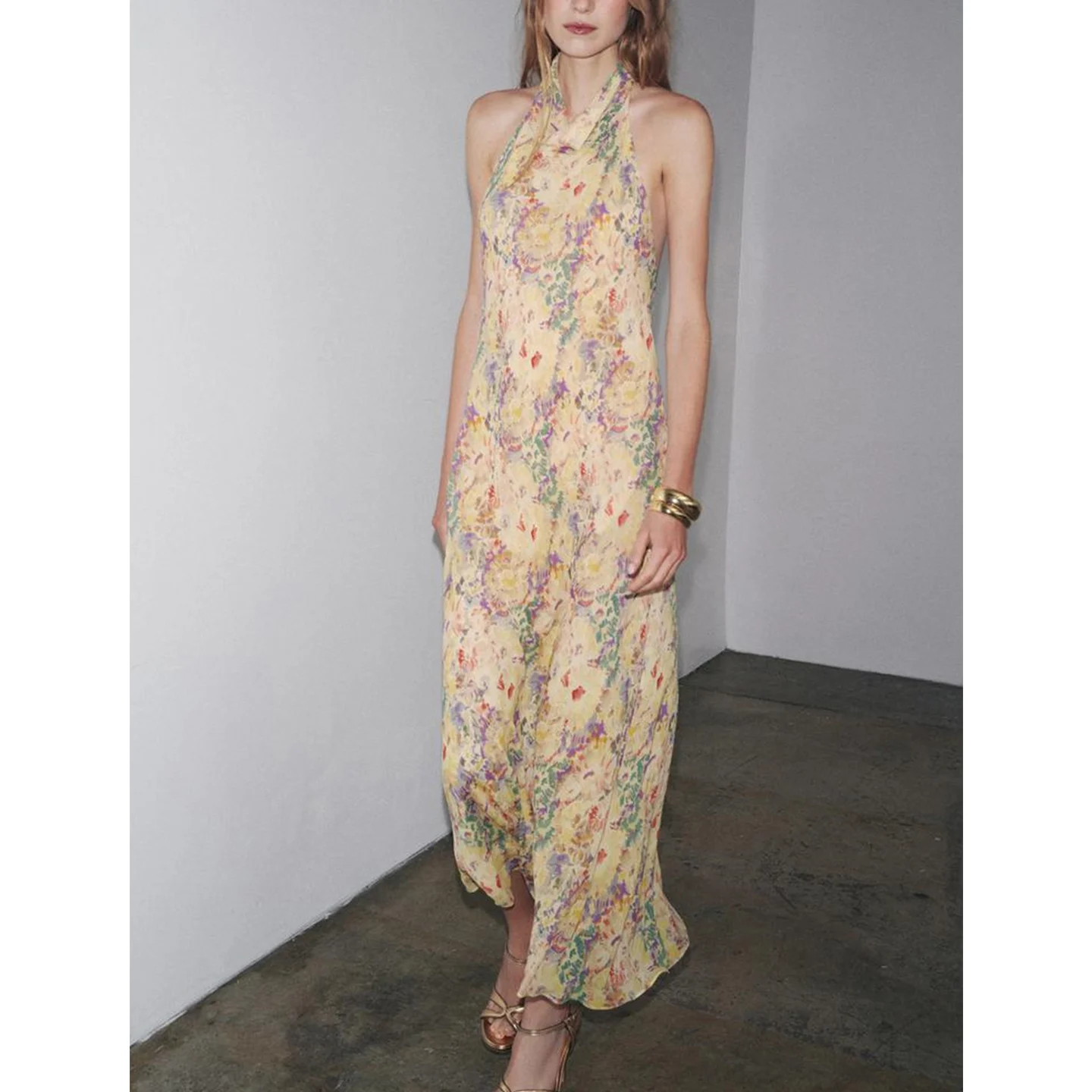 Vestido F Novo de Verão Estilo Casual Longo com Estampa Floral, Gola ter e Saia em Camadas de Fibra de Poliéster