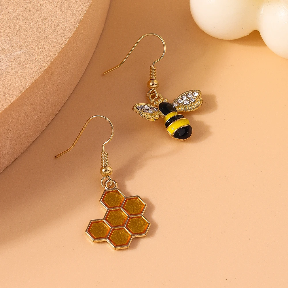 Aihua Niedliche Emaille-Insekten-Ohrringe, Gelbe Bienen-Ohrringe für Damen, Einfache Modische Casual Waben-Honigbienen-Anhänger-Ohrringe – Detail 4