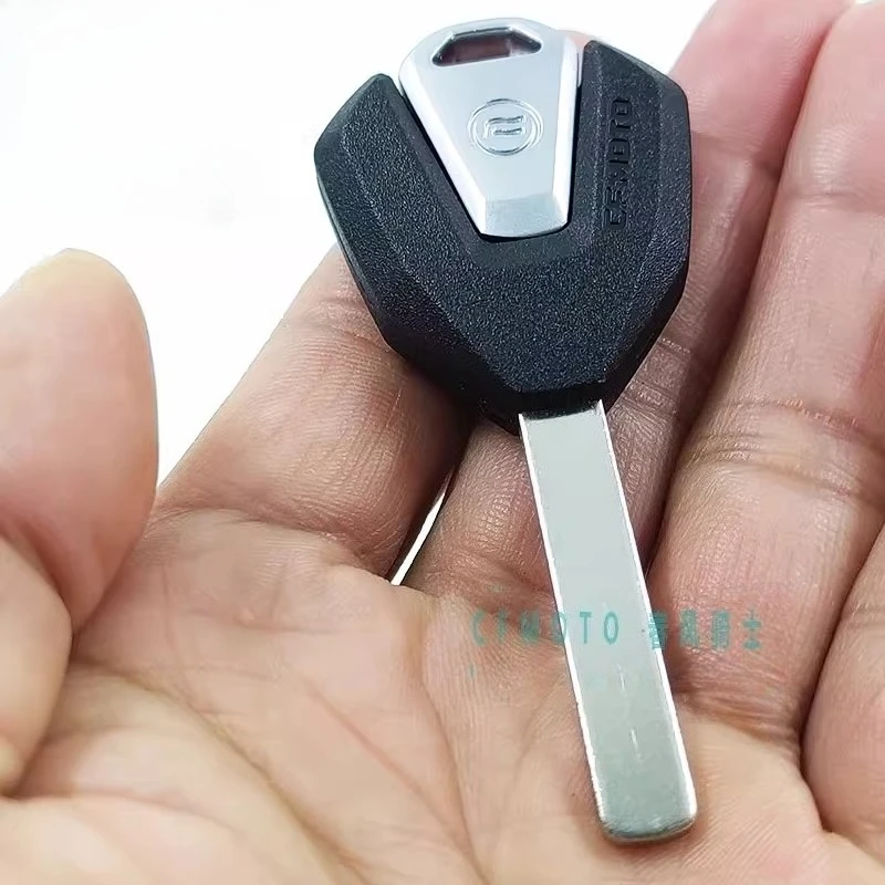 مناسبة للدراجة النارية CFMOTO الأصلية 24-25 مقعد فردي ومزدوج 450CLC مفتاح الجنين 250CLC مفتاح الأسنان الداخلي