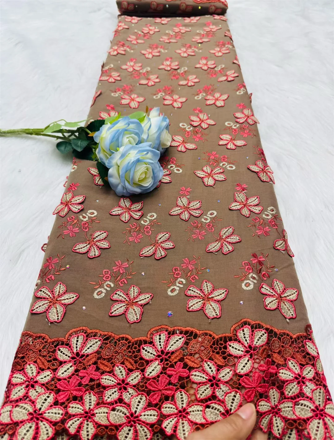 

Elegant African Embroidery 3D Flower Water Soluble Lace Fabric New Swiss Voile Lace With Applique For Wedding Party Sewing