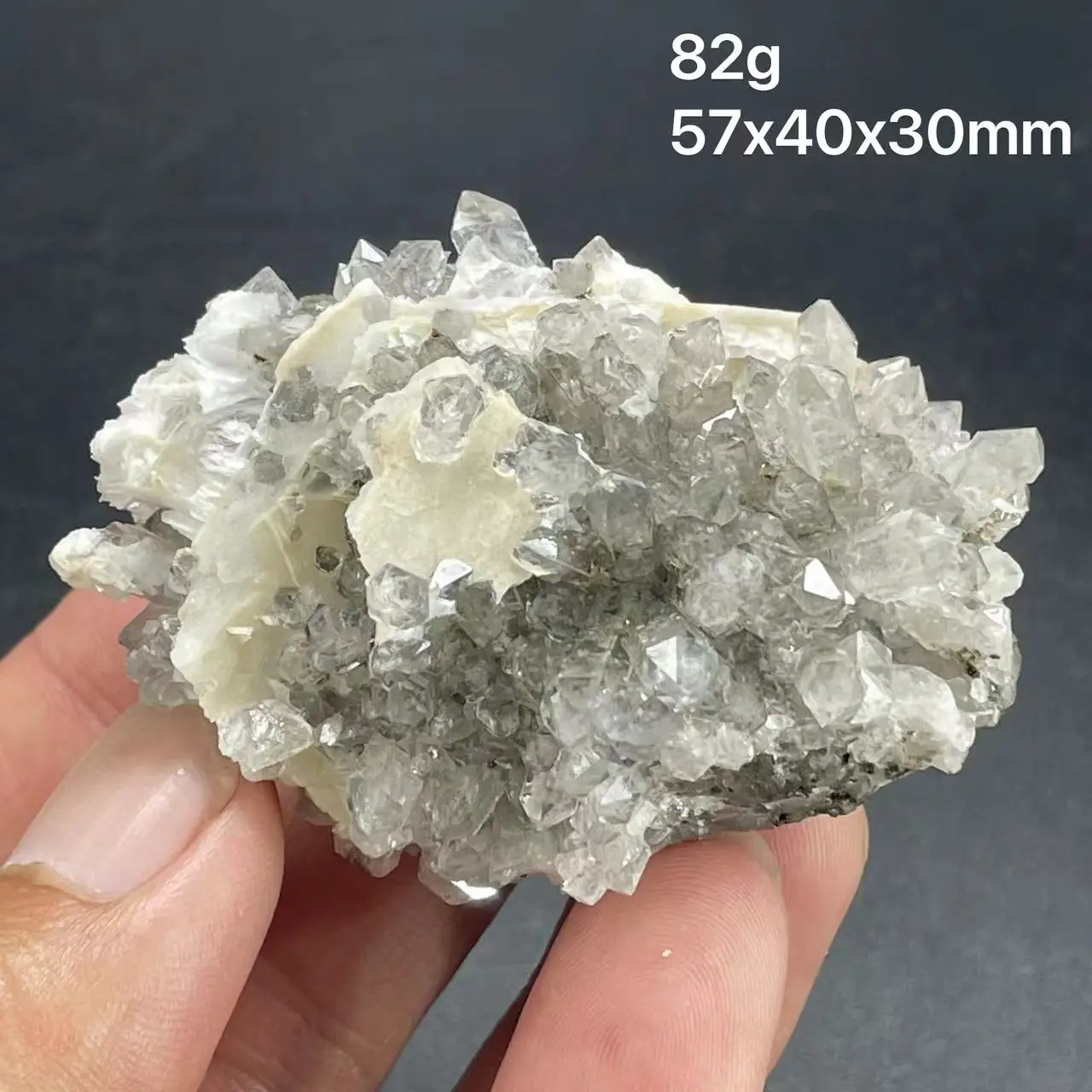 

The new 100% natural clean quartz green garnet calcite crystal cluster comes from Inner Mongolia