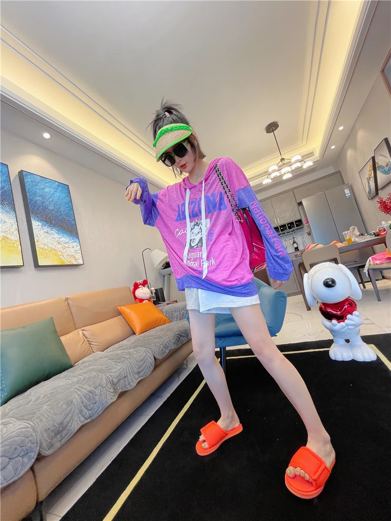 ฤดูร้อนสีบล็อกHooded Letterหลวมเสื้อยืดอเนกประสงค์Elegant BreathableแขนยาวครีมกันแดดบางSheer Top