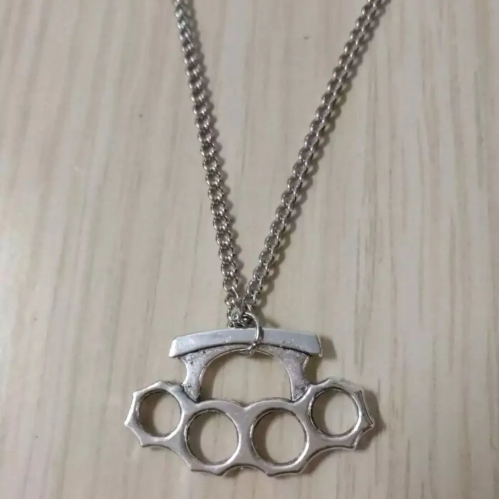 Personality Creative Sliver Color Tiger Finger Fighting Four-finger Fist Clasp Pendant Necklace for Women Men Punk Jewelry Gifts