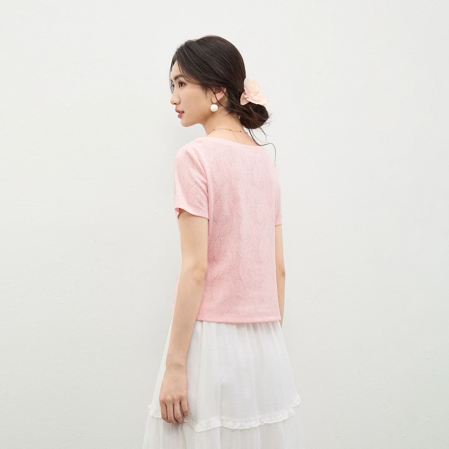 SENTUBILA Women's Off Shoulder Knit T-Shirt 2026 Summer New Pink Draped Twist 3D Jacquard Textured Short Sleeve Top 162TK5945