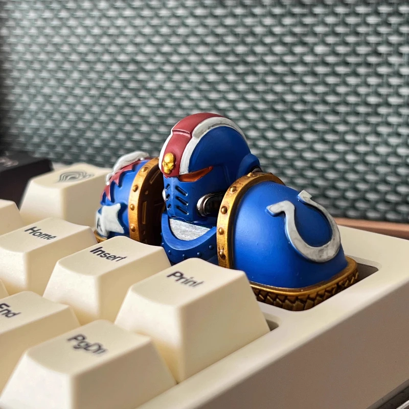 

WH40K Keycaps Captain Titus Artisan Character Keycap Resin Material Customization Gaming Accessories Pointing Key Cap for Gift