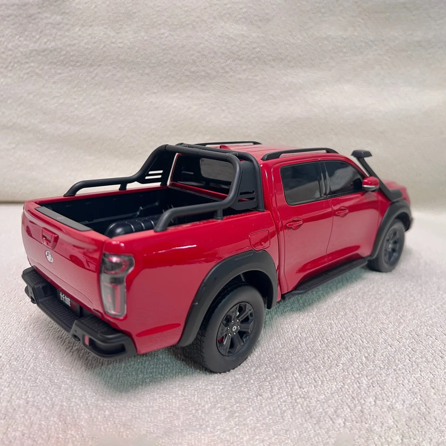 GWM POER Die-Cast Car Model, Alloy Micro model，Cannon Pickup Truck, Bluetooth Remote Control Vehicle Model,Adult Gift,Red,1: 18