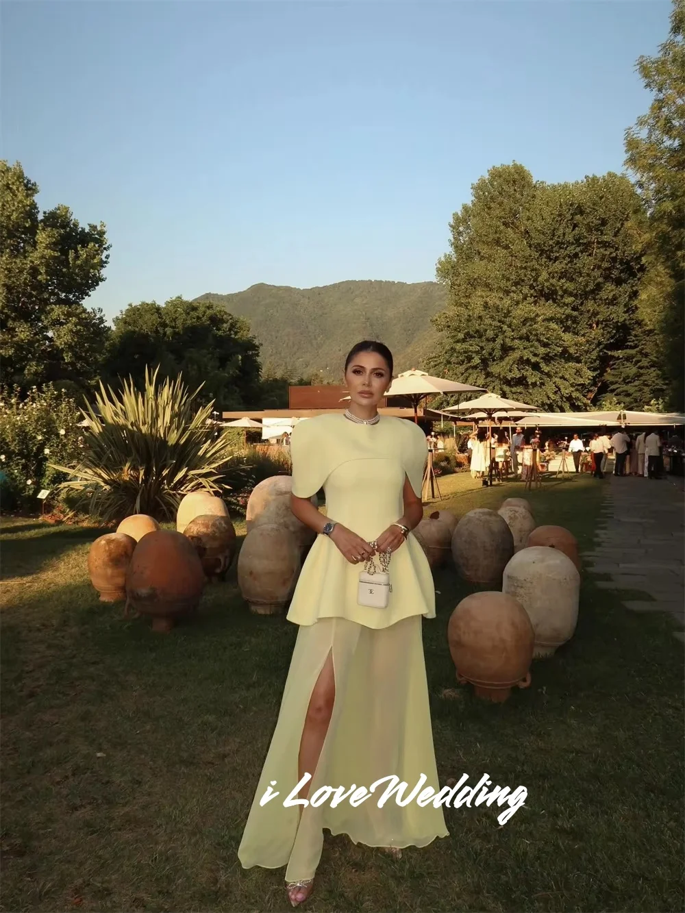 Abito da ballo con mantella staccabile giallo chiaro Semplice A-line in chiffon con spacco laterale Abiti eleganti da sera lunghi fino al pavimento Pieghettato Personalizza