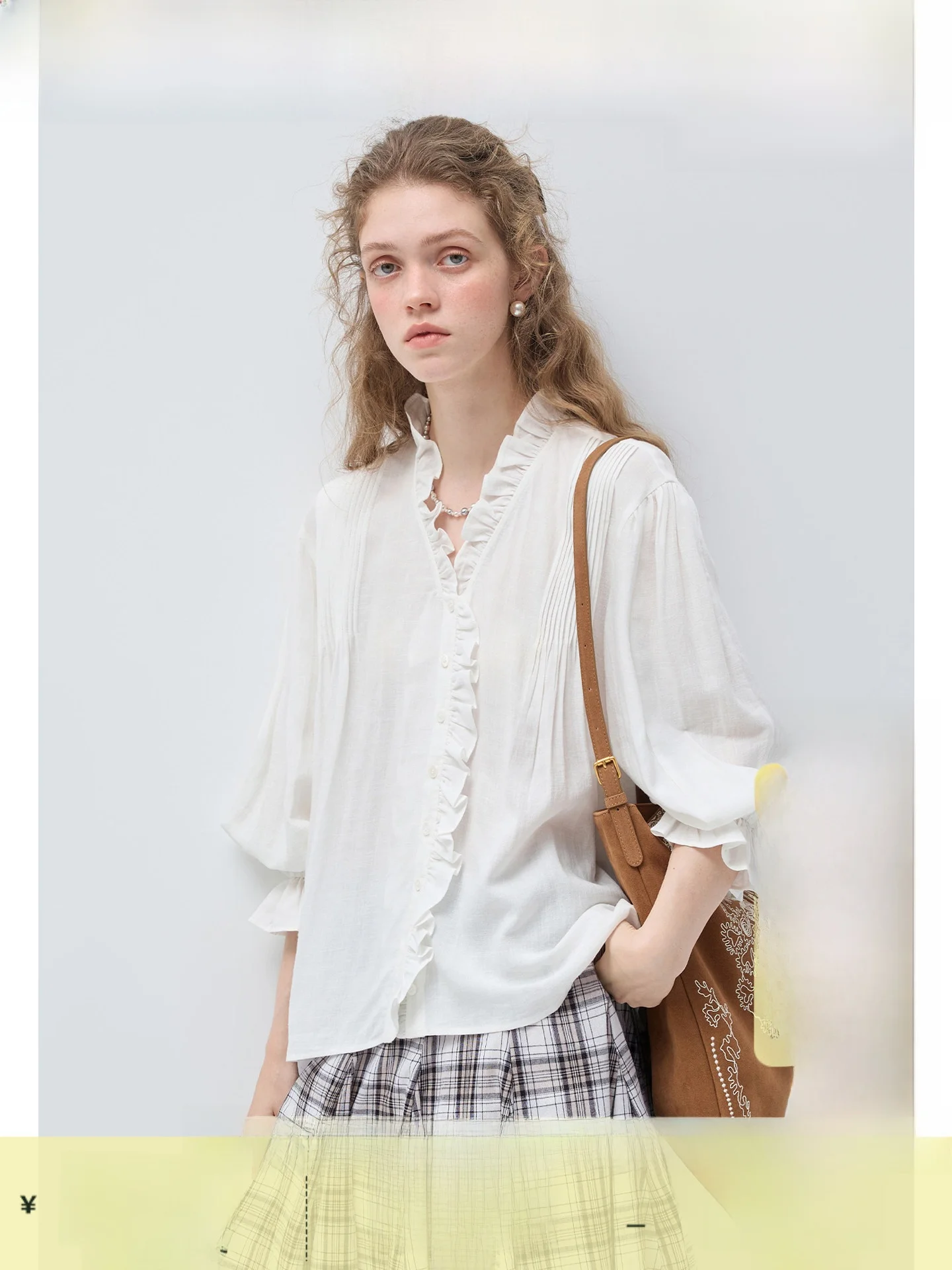 

Женская комфортная дышащая блузка VEGA CHANG Весна 2026: свободный крой, защита от сминания, кружевная отделка, прямой силуэт