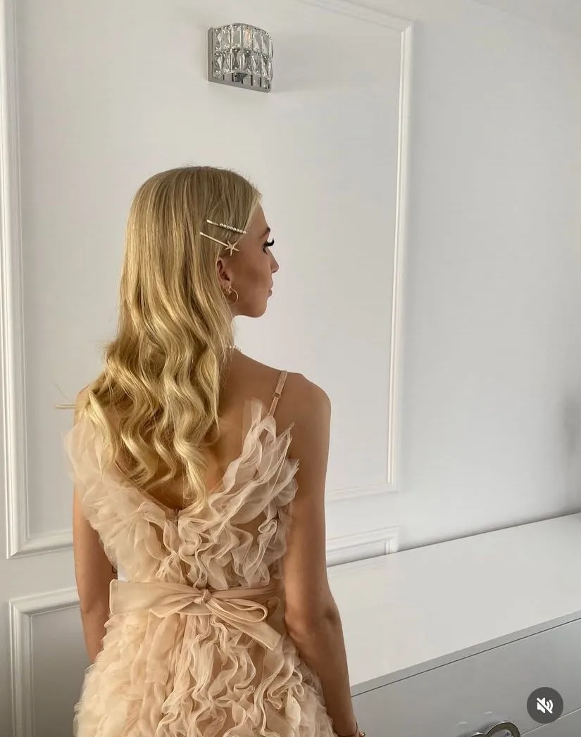 Schicke Partykleider, Spaghetti über dem Knie, V-Ausschnitt, kurzes Minikleid, mehrlagiges Rüschen-Geburtstags-Abschlussballkleid