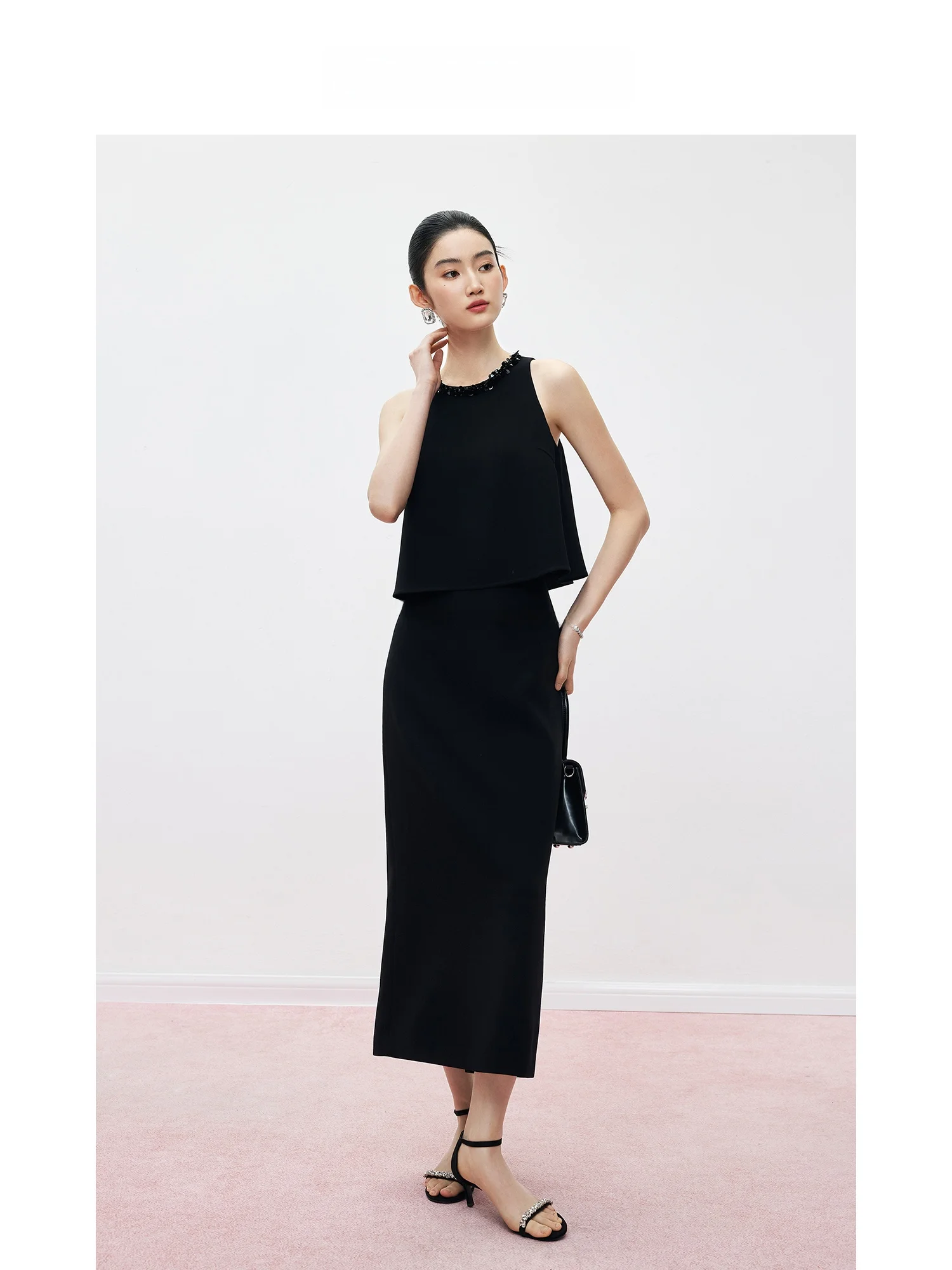 

MandyZhang Hepburn Style Black Acetate Sequin Sleeveless Vest Set Summer Elegance Lightweight Top Fashion Ensemble