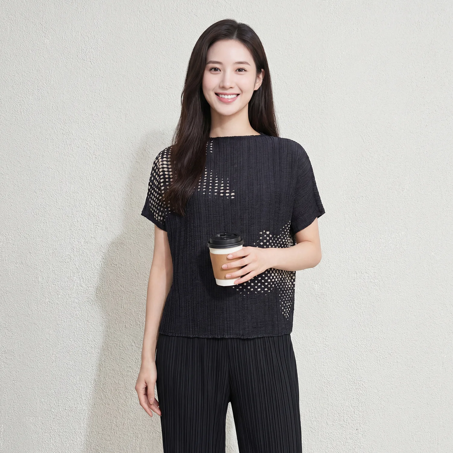 

Женская элегантная плиссированная футболка для повседневной носки, новая коллекция весна-лето, повседневный стиль, стройнящая, свободная модель, прямые поставки с фабрики.