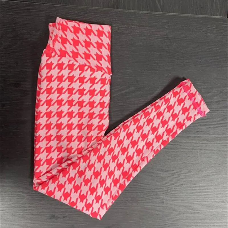 women's-yoga-leggings-sport-fitness-black-and-white-grid-design-high-waist-trousers-for-gym-running-and-exercise