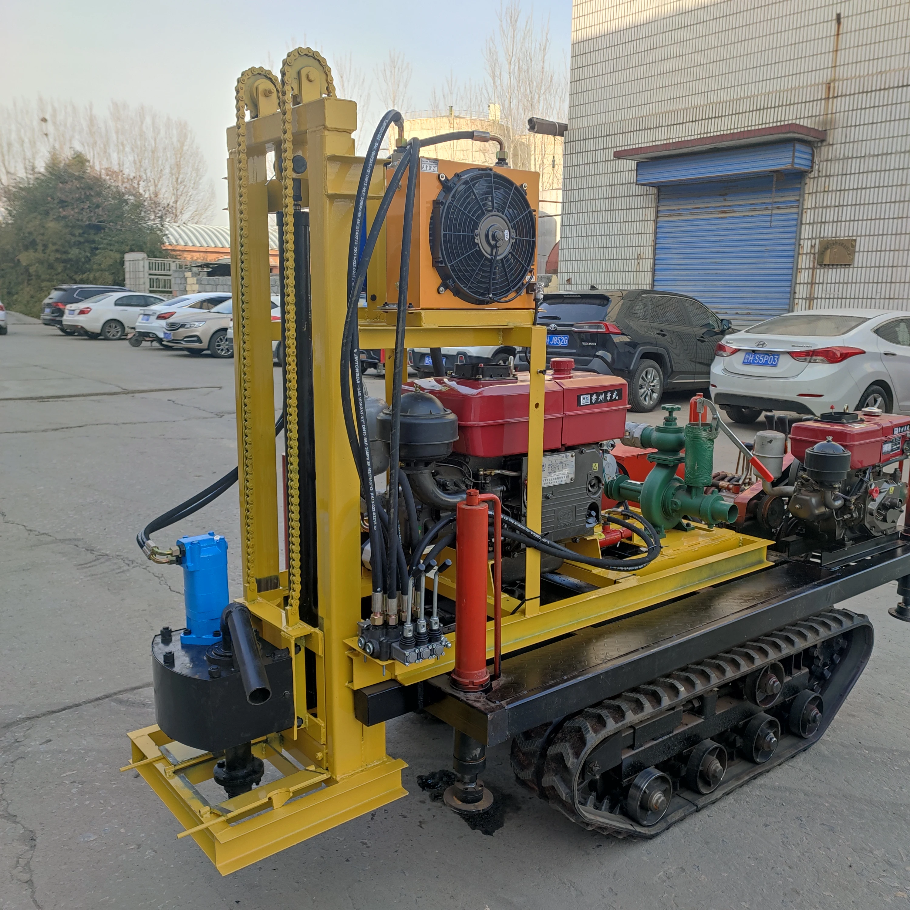 簡単操作 200m掘削 新型ポンプモーターギアベアリングコア カスタムメイド 22馬力 EPA認証 農業用水井戸掘削リグ