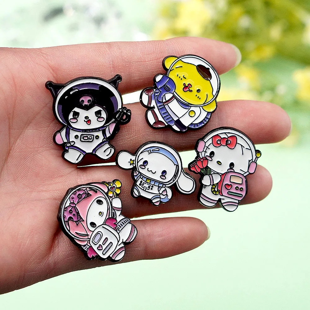 5-teiliges Sanrio-Charakter-Emaille-Pin-Set, niedliche Astronauten-Broschen mit Kuromi, My Melody und Cinnamoroll für Rucksäcke, Fans und als Geschenke