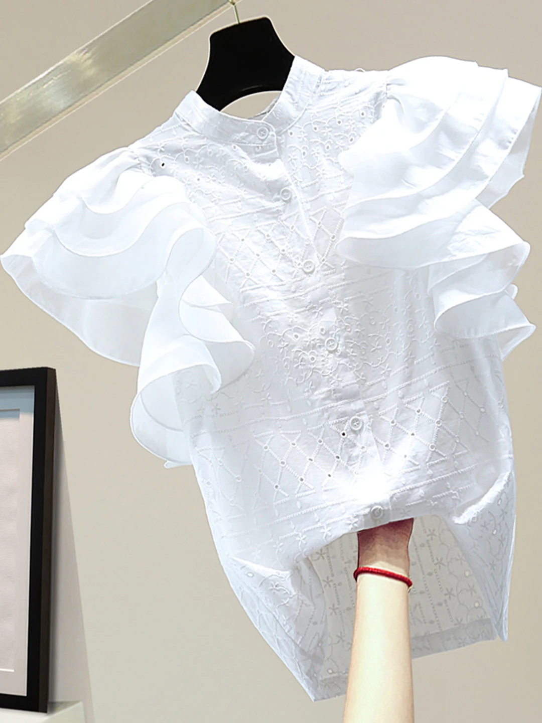 

Хлопковая блузка с вышивкой и кружевными вставками, белая, с цветочным узором, рукавами-колокол, свободного кроя, в корейском стиле, с пуговицами