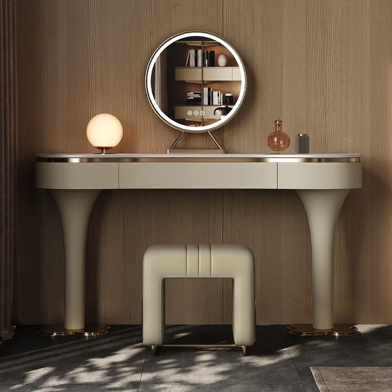 storage cabinet, and the living room is fully equipped with a minimalist dresser, which is modern and simple.