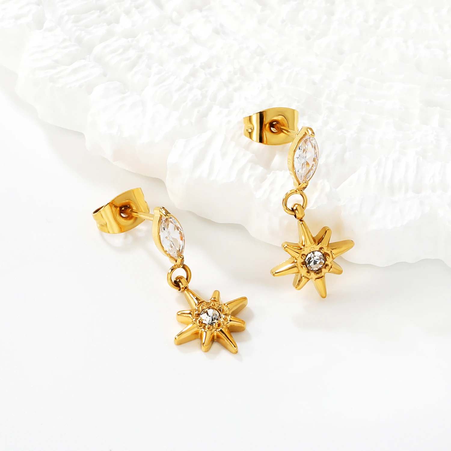 Modische Zirkon Achtzackiger Stern Anhänger Ohrstecker Edelstahl Leichter Luxus Schmuck Damen-Ohrringe Tägliches Accessoire