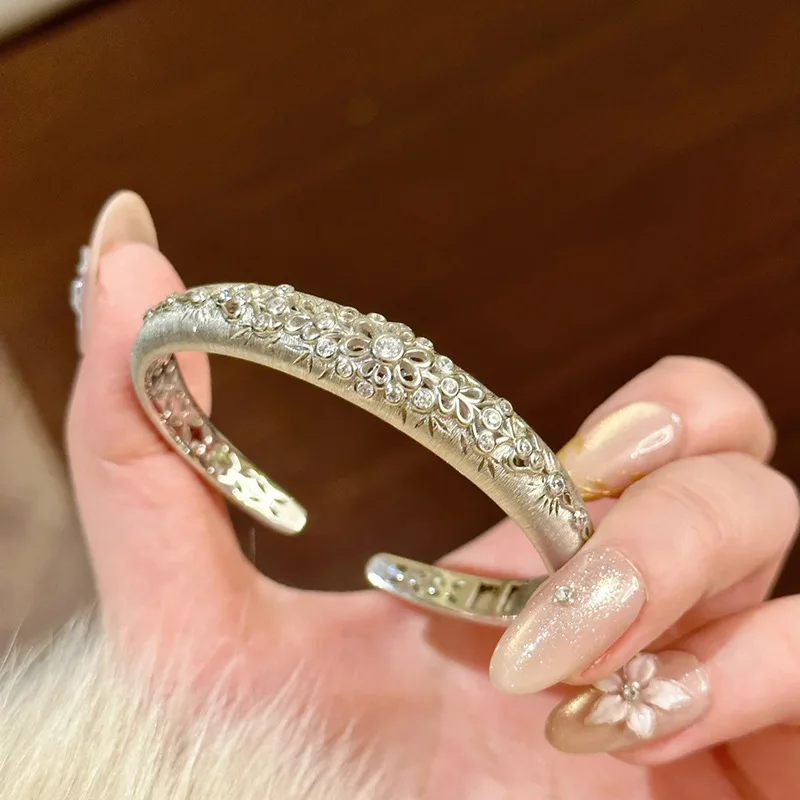 

Оригинальный дизайн, инкрустация бриллиантами, кружевной цветочный браслет, изысканные ретро и простые широкие матовые сверкающие браслеты, свадебные украшения