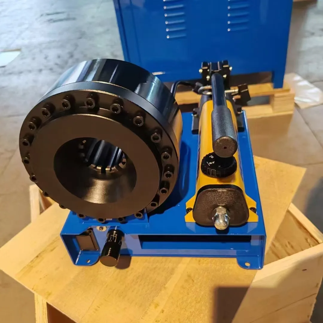 2026 - Small portable high-pressure hydraulic crimping machine, maximum crimping capacity is 2 inches.