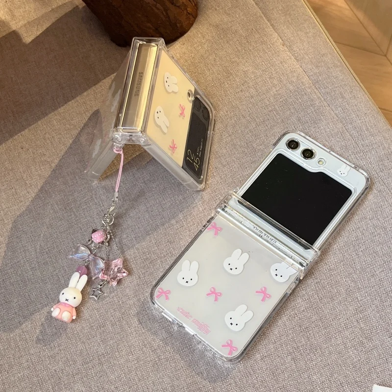Luksusowe, urocze, przezroczyste etui na telefon z pełnym ekranem, z kokardką Miffy, składane, do Samsung Z Flip 7 6 5 4 3 ZFlip 8, styl Y2k, lalka Miffy ze smyczą. — zdjęcie produktu 3