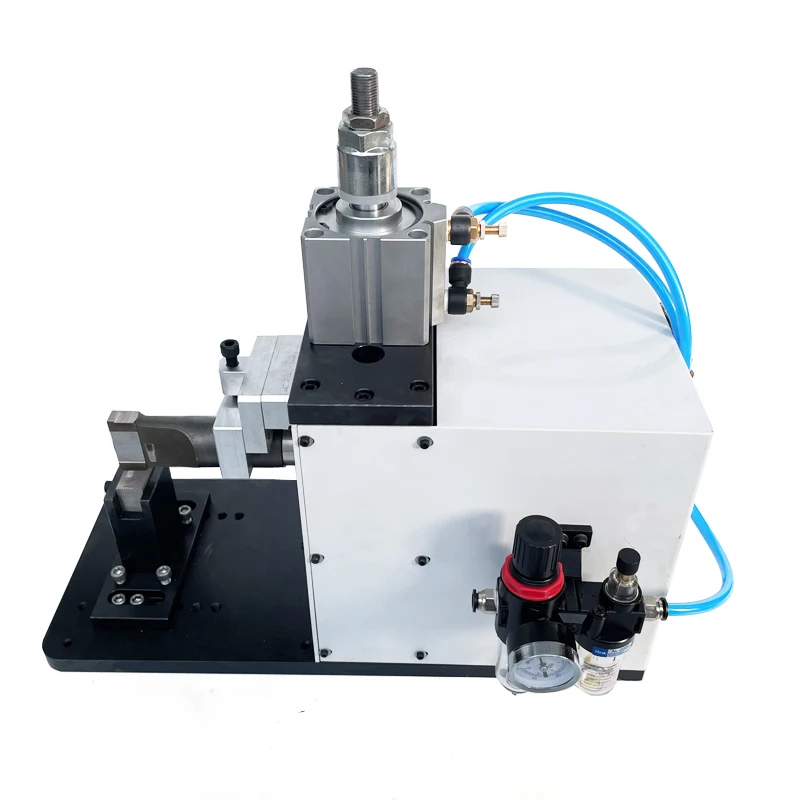 Adjustable Amplitude Ultrasonic Welding Machine For Metal Parts With Customized Tool Head Horn 2000W