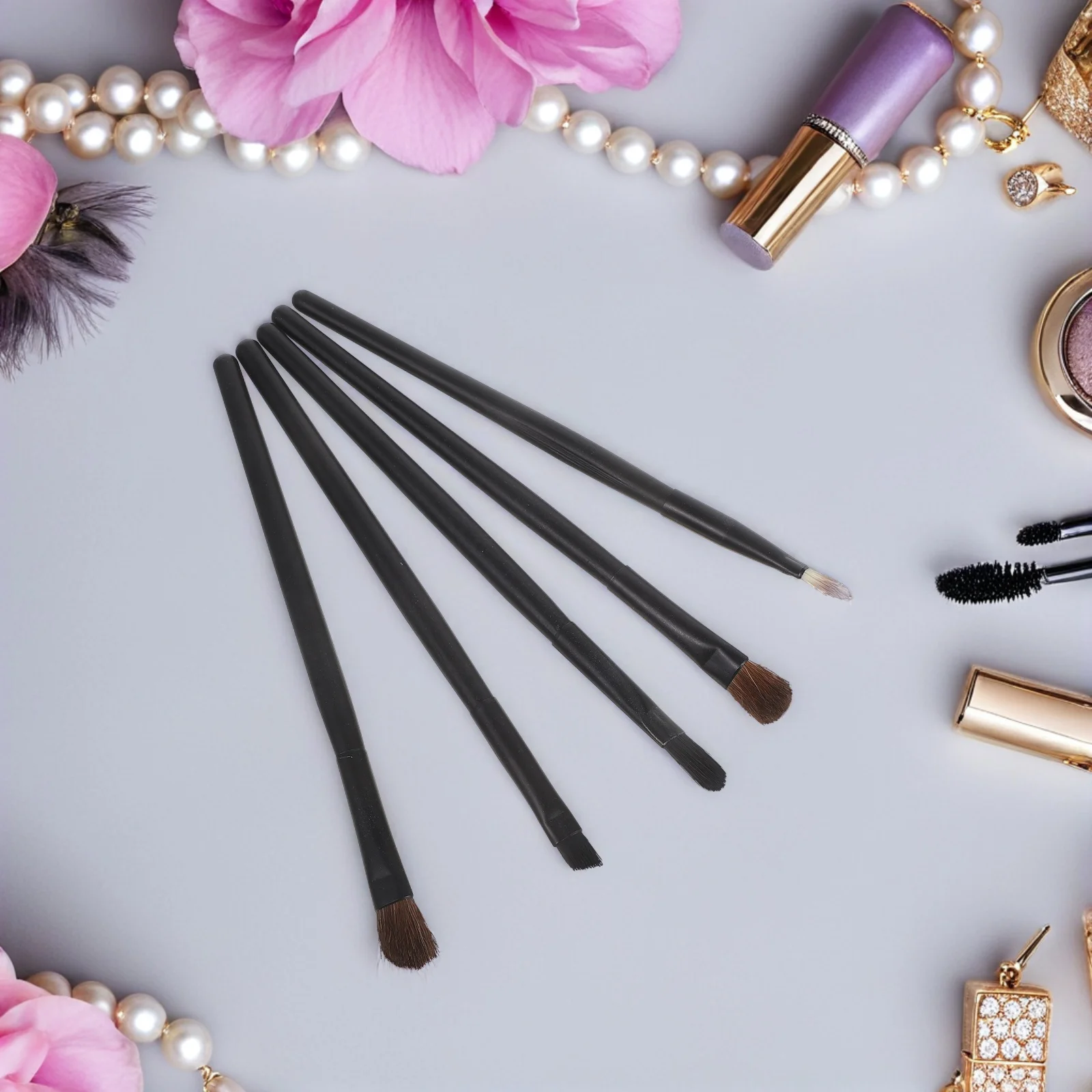 Set di pennelli per trucco occhi da 5 pezzi Pennelli portatili per ombretto nero eyeliner Custodia compatta Kit essenziale per l'applicazione quotidiana