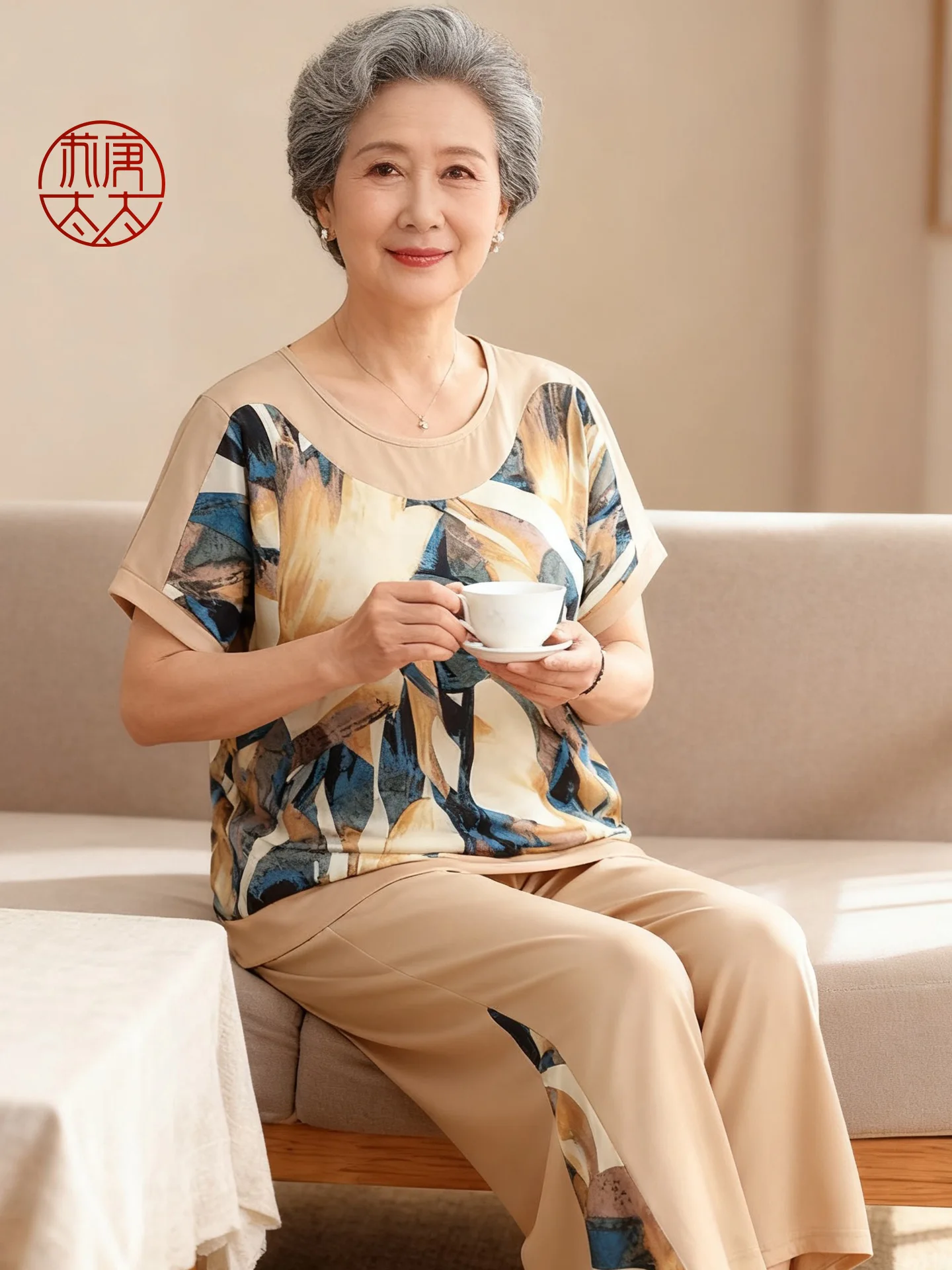 

Fashionable Summer Outfit for Young Mothers Polyester Chiffon Short Sleeve T-Shirt And Pants Set for Middle-Aged And Elderly ...
