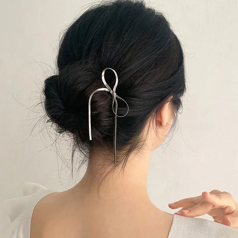 The simple design of the metal butterfly hairpin is suitable for wearing in all seasons Hairpin