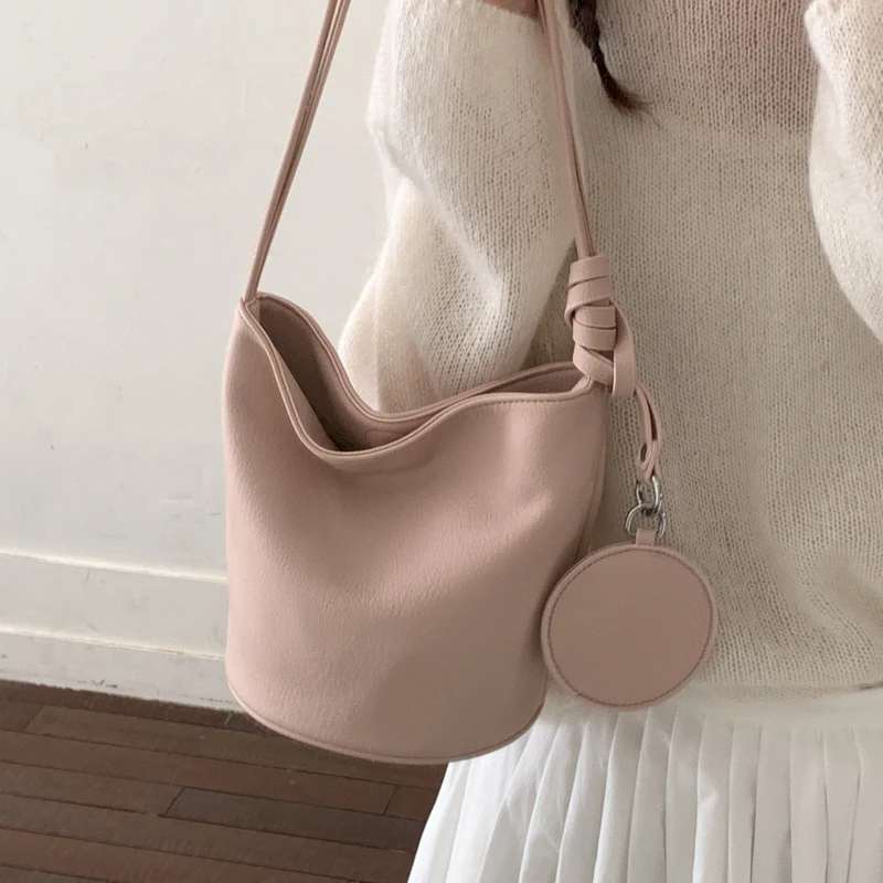 女性のファッショナブルなソリッドカラーのトートバッグ、カジュアルで多用途なバケットショルダーバッグ、日常使用に最適、トレンディなオールマッチ通勤バッグ