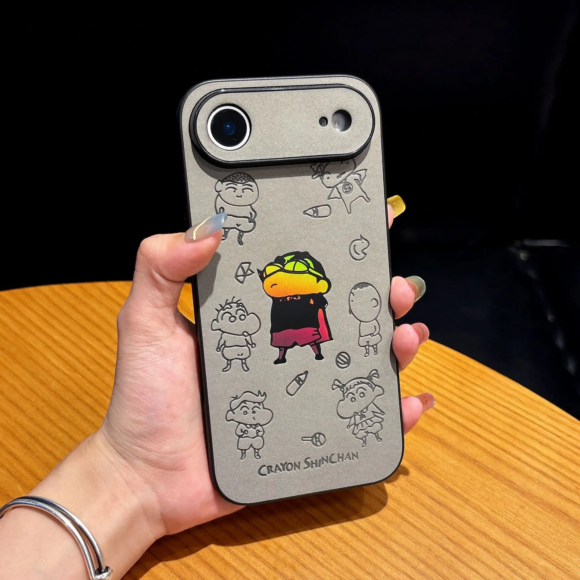 مضحك الكرتون تلوين شينشان النقش الجلود الملمس الليزر قضية الهاتف آيفون 17 الهواء 16 15 14 13 12 برو ماكس غطاء مقاوم للصدمات #5